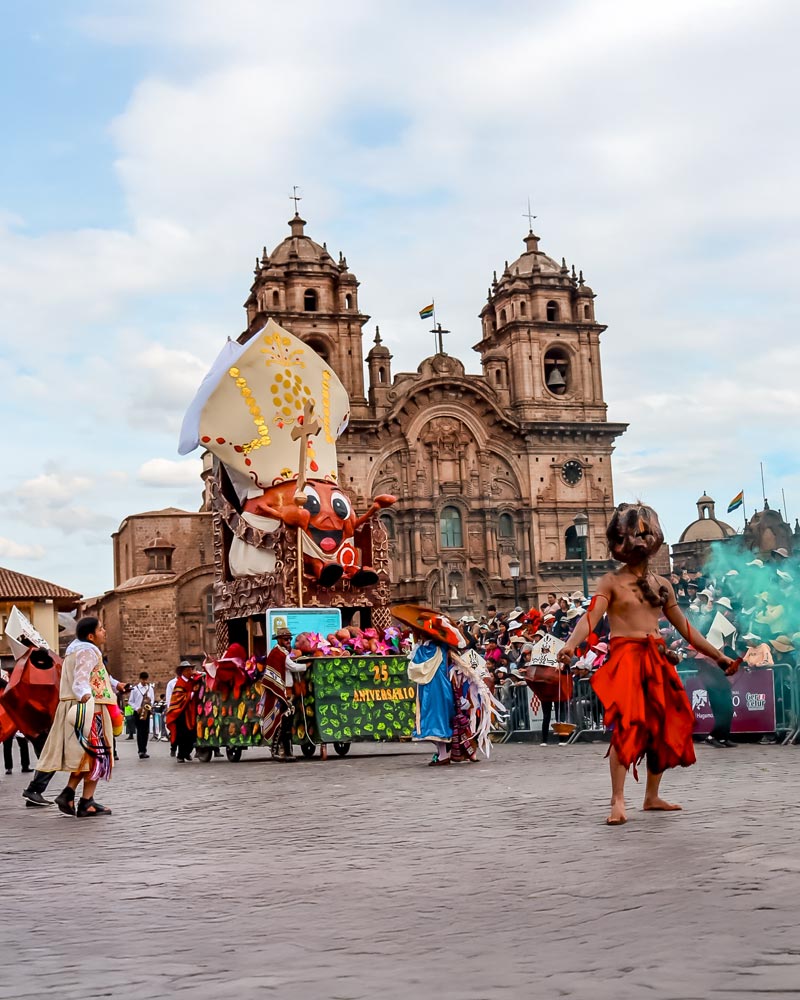 Desfile de Alegorías de la Escuela de Bellas Artes Cusco | EMUFEC