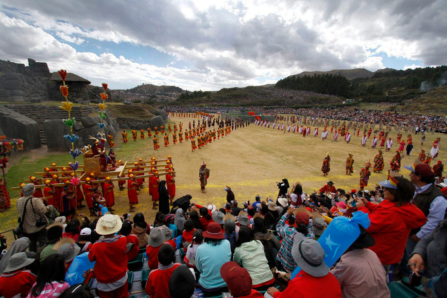 Escenificación del Inti Raymi el sitio arqueológico de Sacsayhuaman