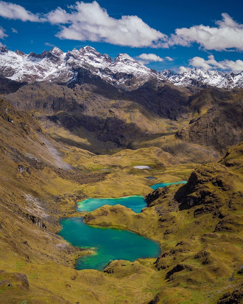 Foto panorámica del maravilloso paisaje de la ruta de Lares.