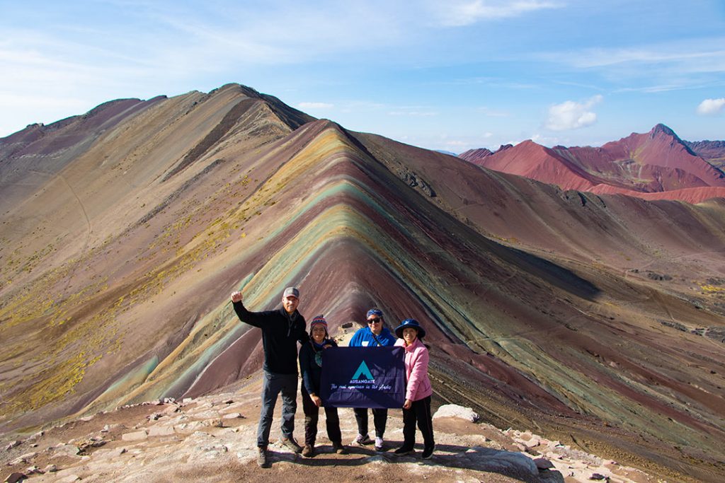 Fografía de grupo en la Montaña de Colores 