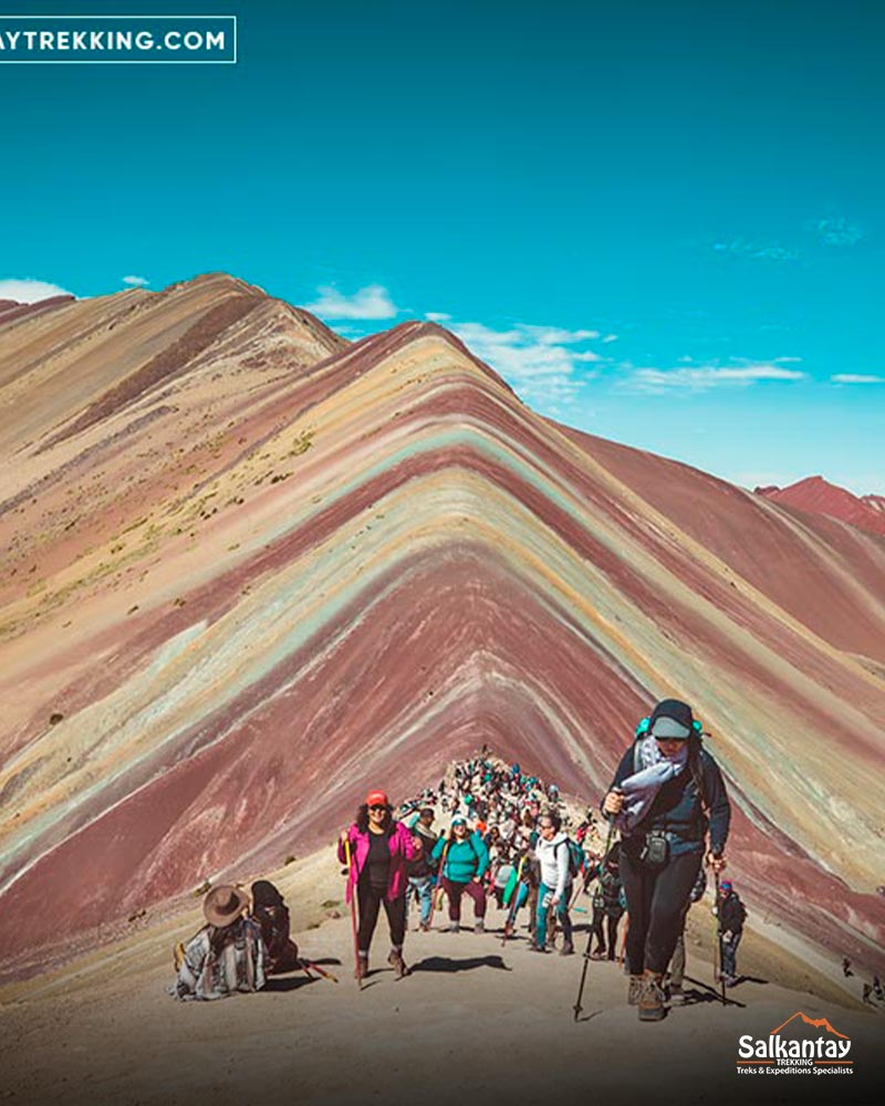 Viajeros en la Montaña Arcoiris