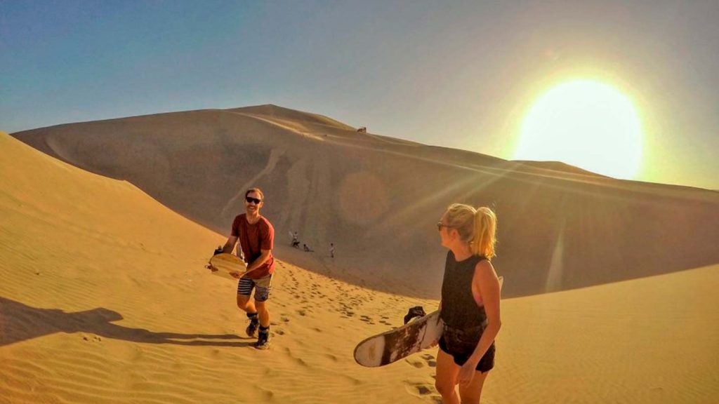 PAREJA PRACTICA SANBOARDING - HUACACHINA, ICA 