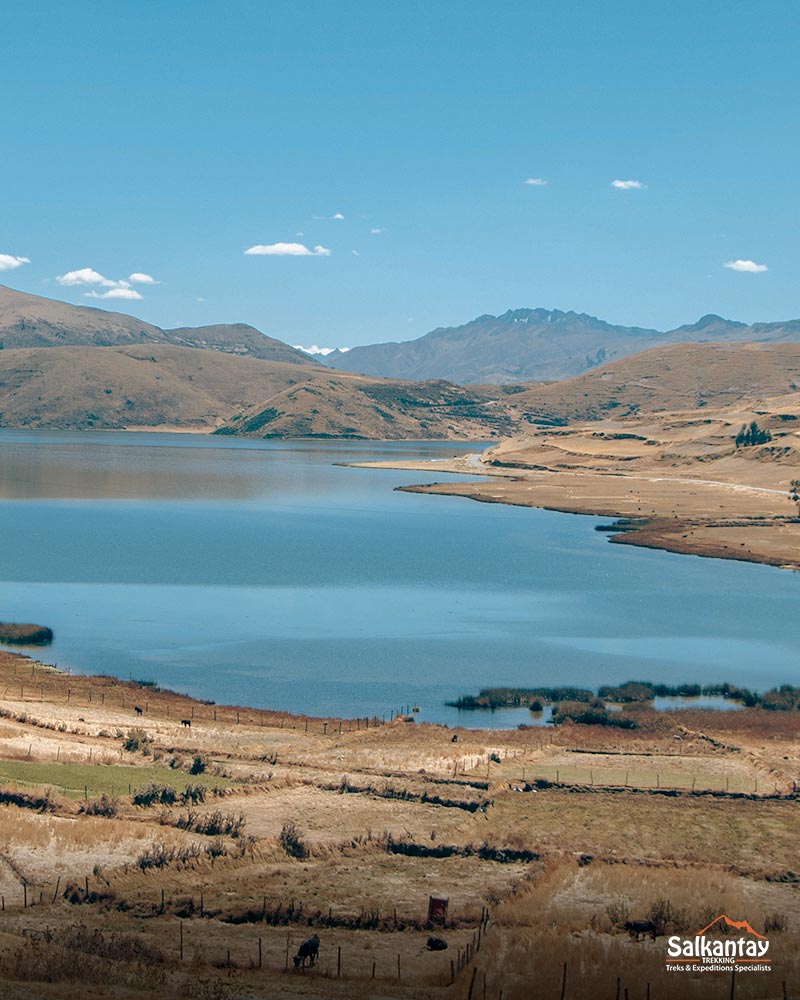 Foto panorámica de la laguna de Pampamarca