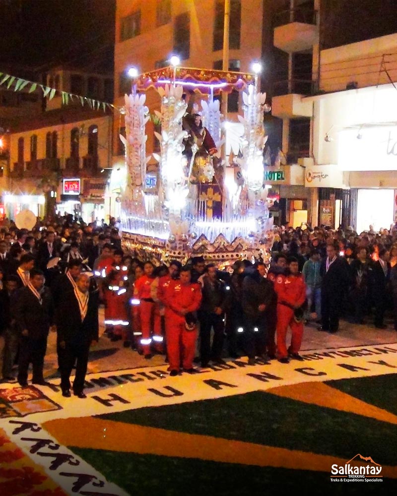 Procesión por las calles de Huancayo en Semana Santa