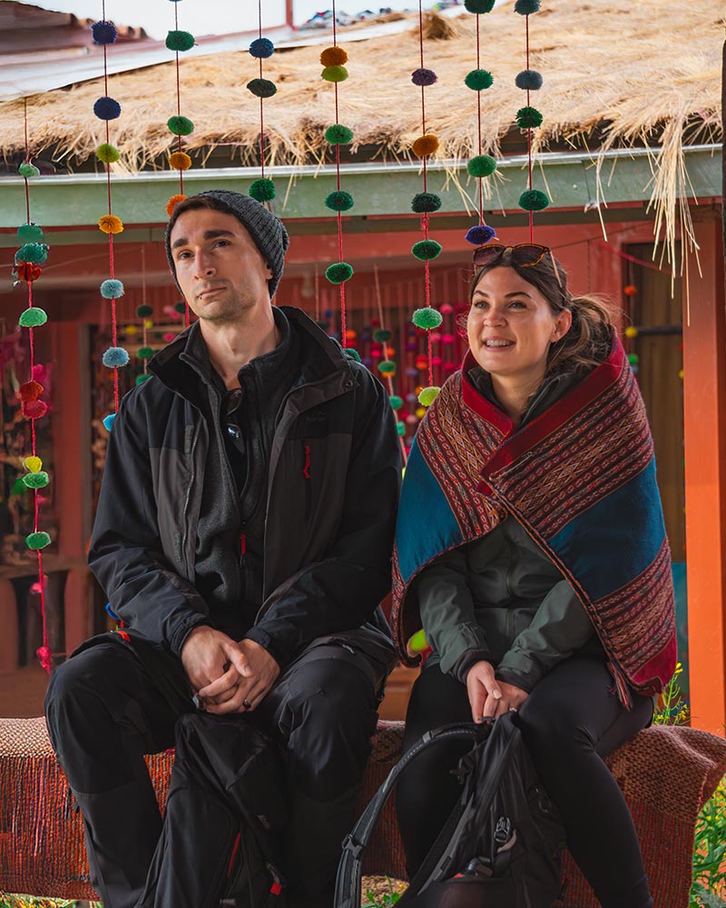 Pareja en el centro textil de Chinchero