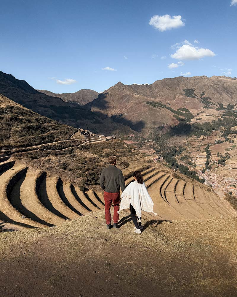 Pareja en Moray en el valle sagrado de los incas