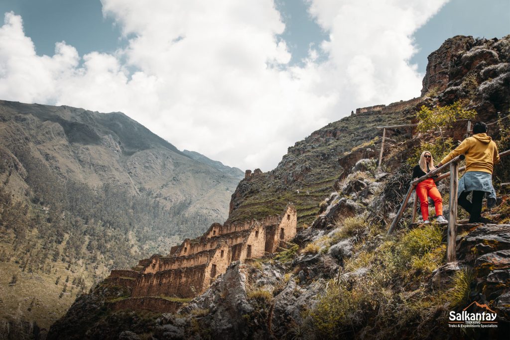 Valle Sagrado de los Incas, Las famosas canteras de Pinkuylluna en Ollantaytambo