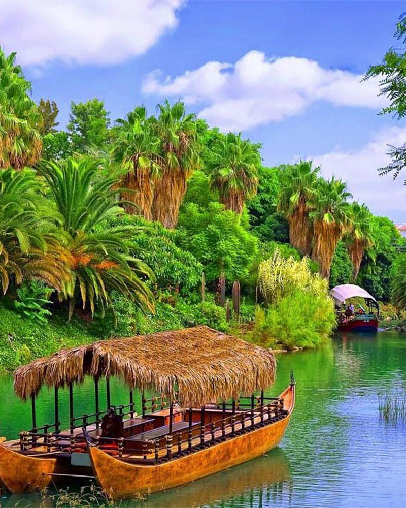 Selva de Peru, Paseos en bote por el Amazonas
