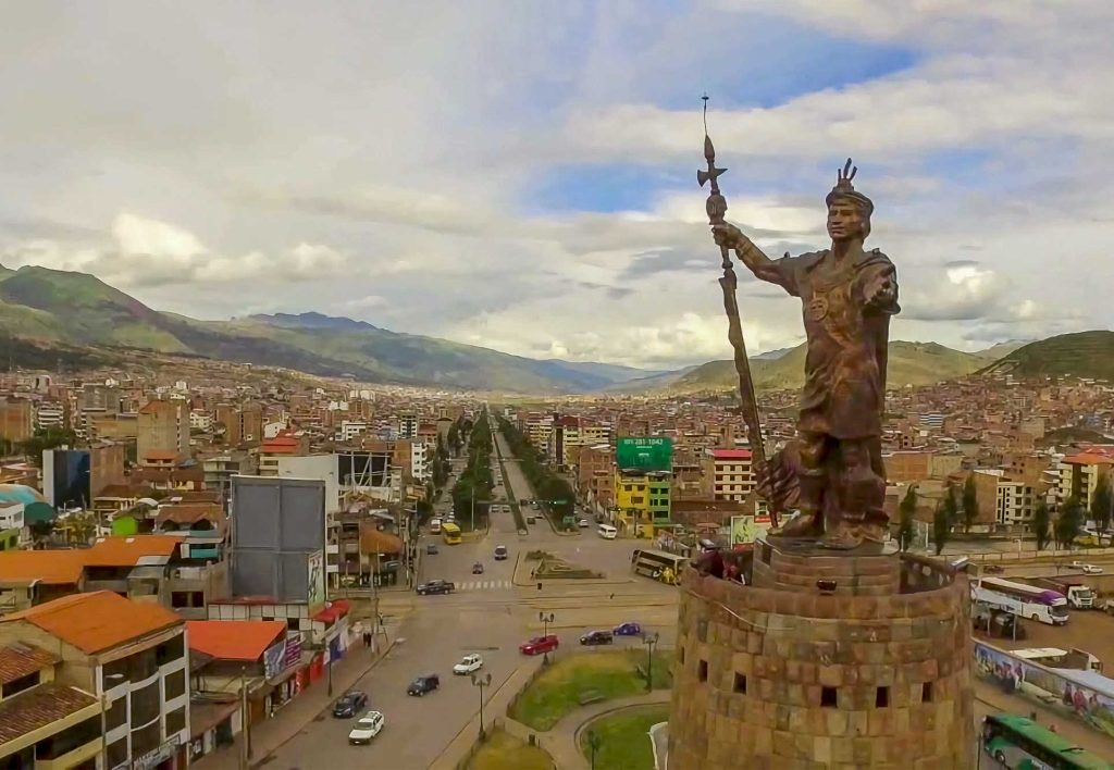 Monumento Pachacutec en Cusco, incluido en el Circuito II
