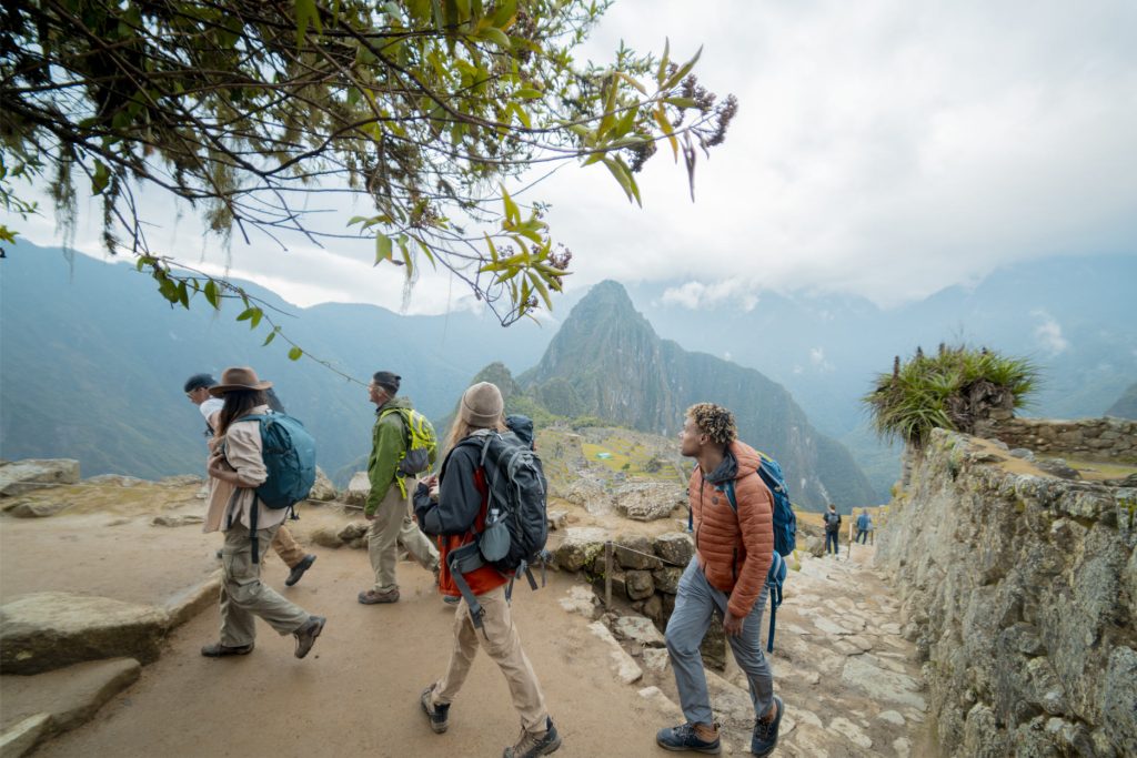 Turistas en la ciudadela de Machu Picchu