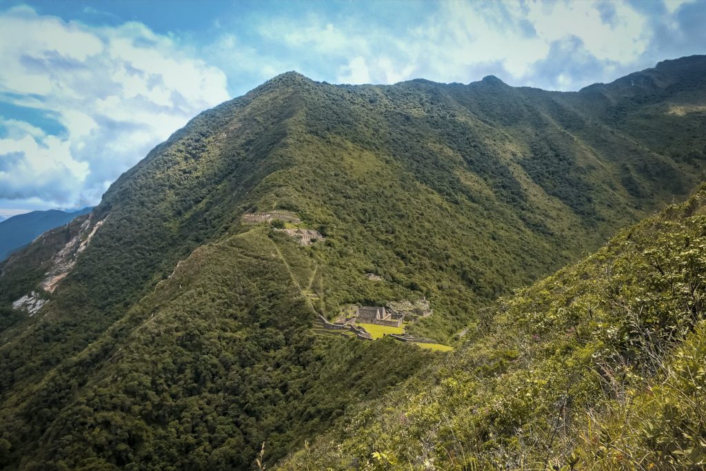Vista panorámica de la gran ciudadela inca de Choquequirao