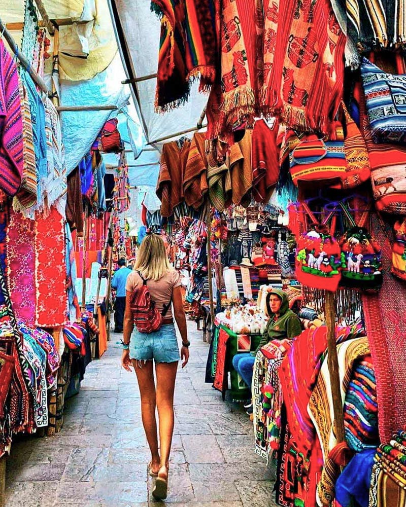Compra de recuerdos en Cusco