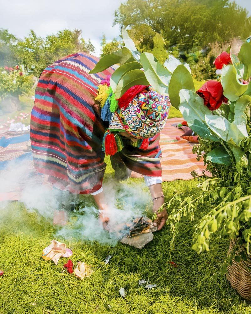 Ofrenda a los Apus con un Chamán o Alto Misayoc