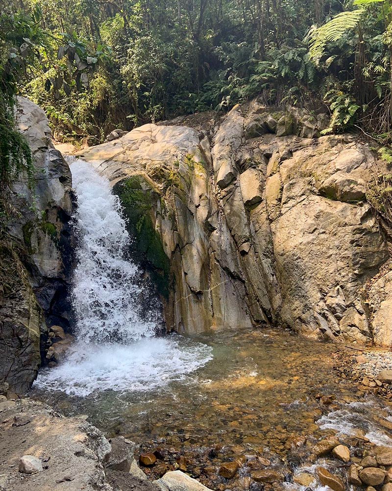 Catarata en los jardines de Mandor