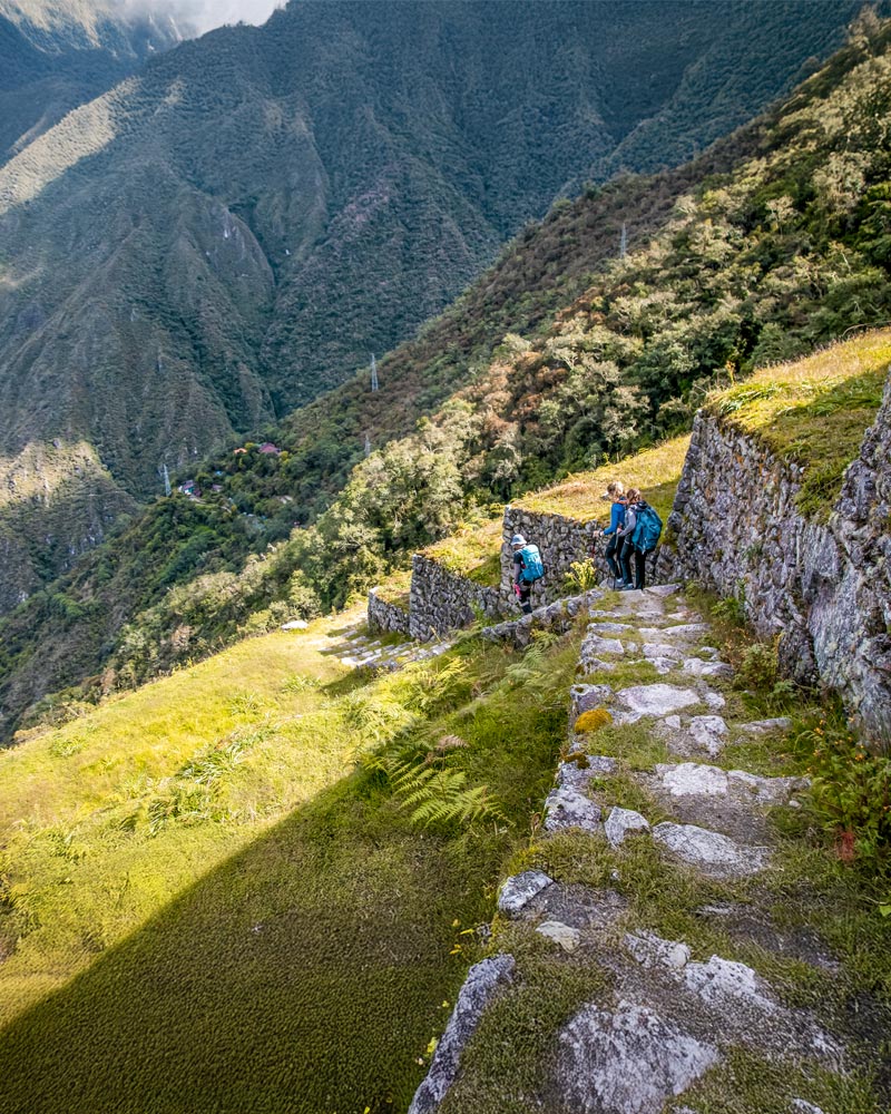 Turistas en la ruta del Camino Inca
