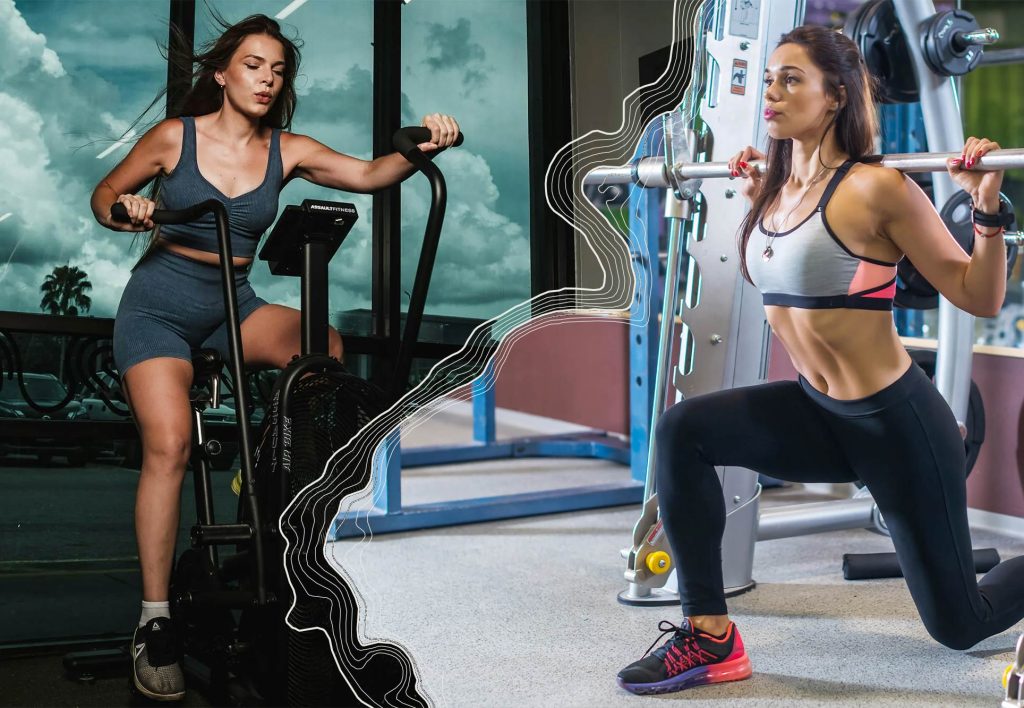 Foto de dos chicas realizando ejercicios de cardio y de fuerza cada una, en el gymnasio