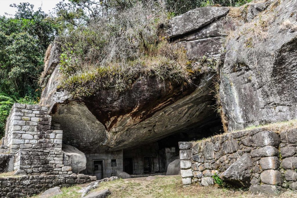 Foto de la Gran Caverna o Templo de la Luna en Machu Picchu