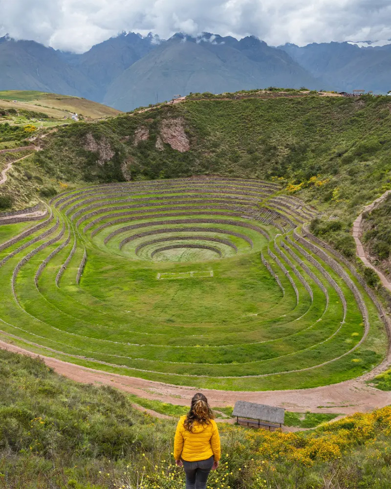 Mujer en el mirador de Moray