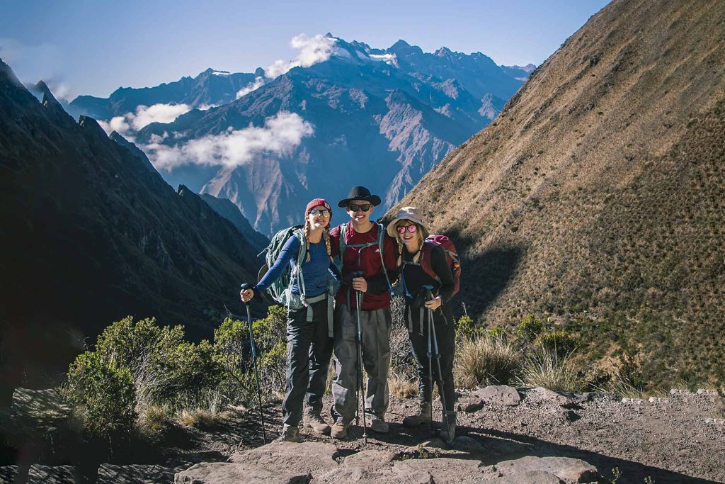 pasajeros en el camino inca en temporada seca 