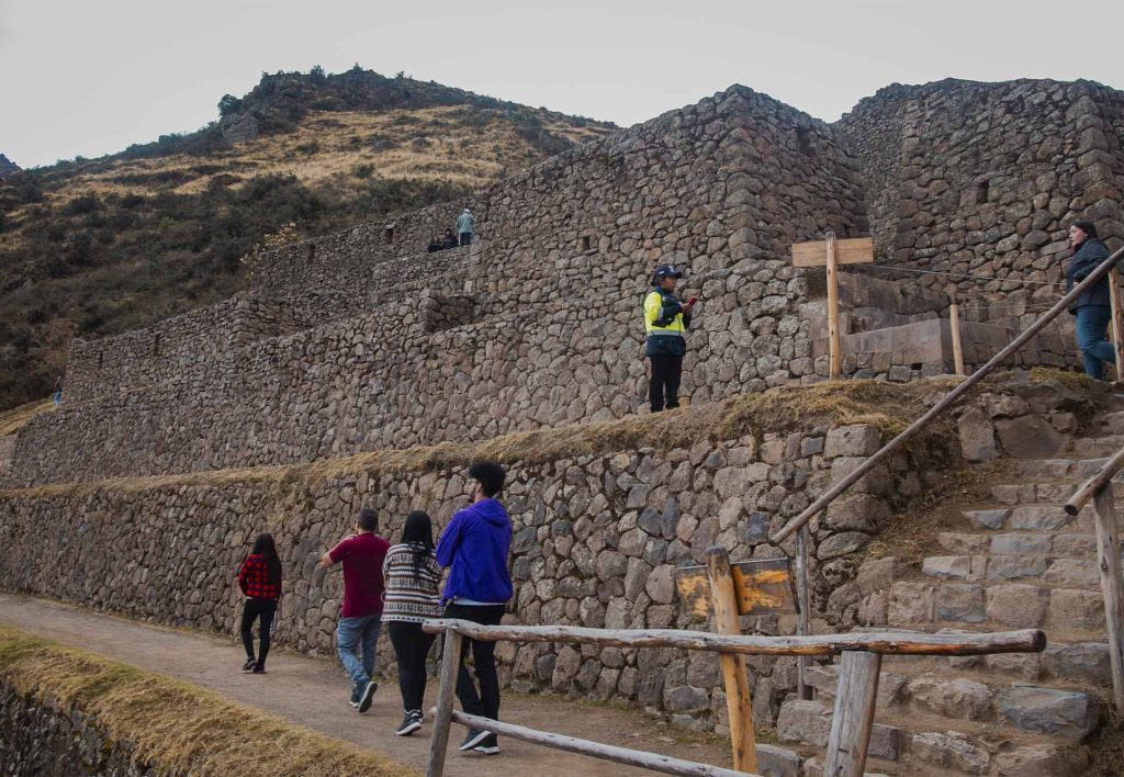 Primeras construcciones al entrar al parque arqueológico de Pisac, Valle Sagrado