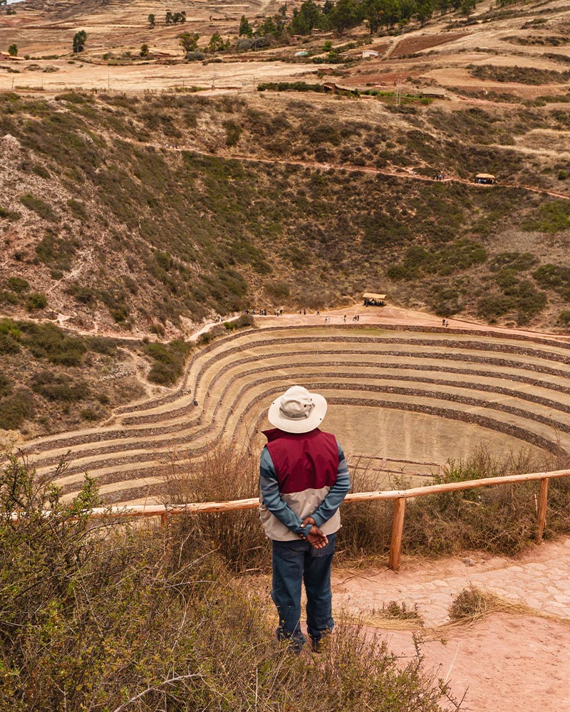 Guardián en el sitio arqueológico de Moray