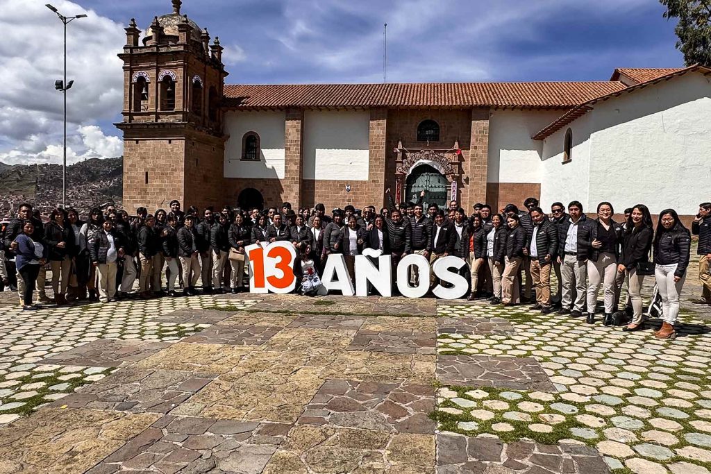 Equipo de Salkantay trekking en una Misa conmemorativa por su 13 aniversario