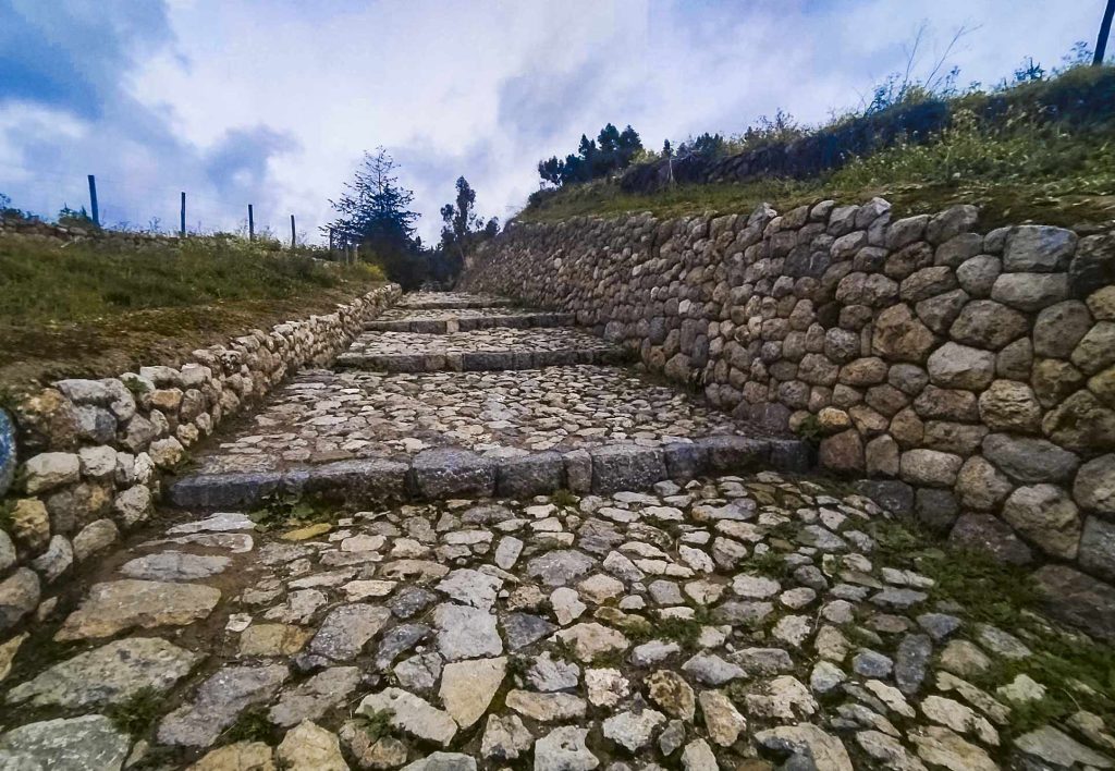 Parte del Qhapaq Ñan en Cusco camino a Ñustapakana