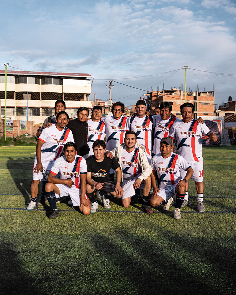 Equipo de guias de turismo en el campeonato deportivo Copa Salkantay