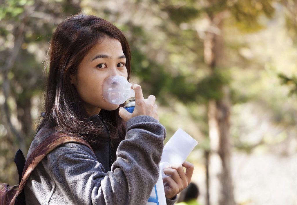 Turista con oxígeno en Cusco para combatir el mal de altura