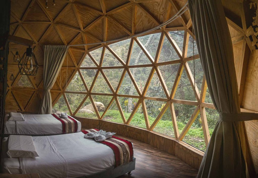 Campamento de lujo Sacred Jungle Dome por dentro en el Camino Salkantay dia 4