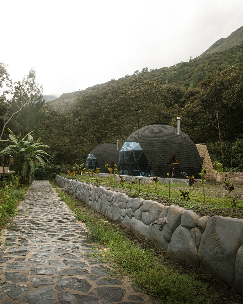 Mejores lugares para hacer glamping en Perú, ruta Salkantay, campamento Sacred Jungle Domes, vista desde afuera