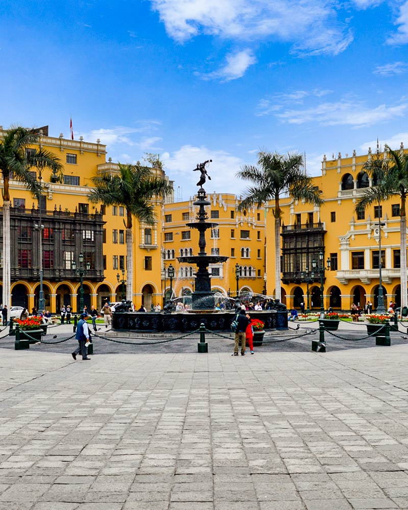 Pileta de la plaza de Lima