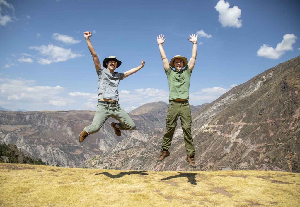 Turistas en la ruta Cantera del Inca, en el paso Kuichikasa, dia 2