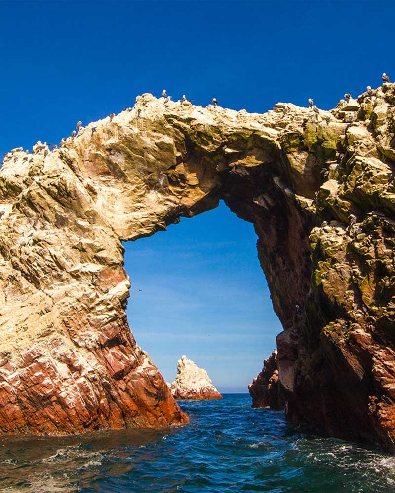 Arco natural en la Islas Ballestas en Paracas