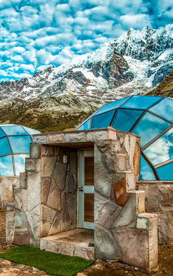 Vistas del exclusivo Campamento Sky Camp, ubicado justo debajo de la montaña sagrada Humantay, en la ruta Salkantay Trek.