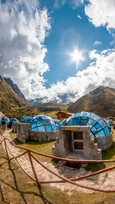 Caminata corta de 4 días a Salkantay con alojamiento en el exclusivo Sky Camp en Soraypampa, disfrutando de paisajes impresionantes y la majestuosidad de los Andes peruanos.