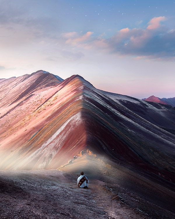 Vinicunca se encuentra a unas cuatro horas en auto al sureste de la ciudad de Cusco. Conocido más comúnmente como Montaña de los 7 Colores Perú o Cerro Vinicunca