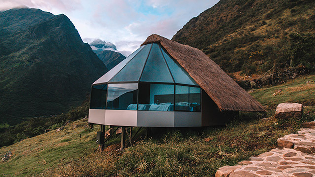 Mountain Sky View Glamping en Collpapampa, un campamento exclusivo durante la caminata Salkantay a Machu Picchu, ofreciendo lujo, confort y vistas impresionantes de los Andes peruanos.