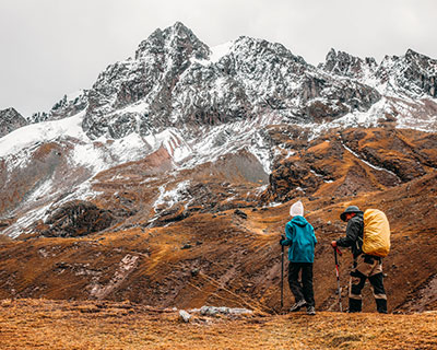 Aventura Comienza Caminando Por Impresionantes Paisajes Andinos