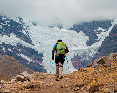 Embárcate en tu aventura a través de impresionantes paisajes andinos