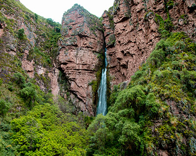 La bonita e impresionante cascada de Perolniyoc
