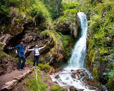 Cascadas Refrescantes e Historia Inca en las cataratas de Perolniyoc