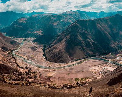 La cordillera del Urubamba y el impresionante Valle Sagrado de los Incas.