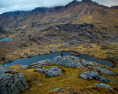 La cristalina laguna multicolor de Yanacocha (laguna negra)