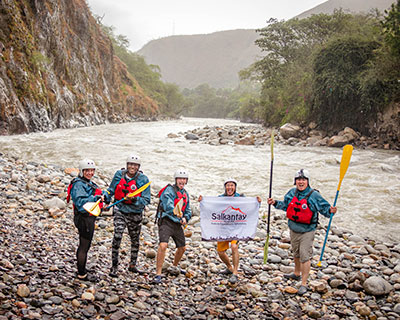 Emocionante canotaje en el río Vilcanota