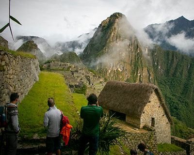 Explorando y recorriendo una de las Nuevas Siete Maravillas del Mundo, Machu Picchu.