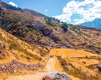 Explorando el remoto y único complejo arqueológico de Huchuy Qosqo.
