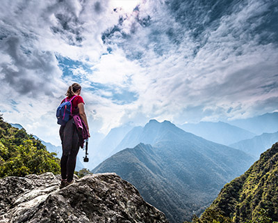 Vista del Impresionante Valle de Urubamba desde un sector del Camino Inca a Machu Picchu