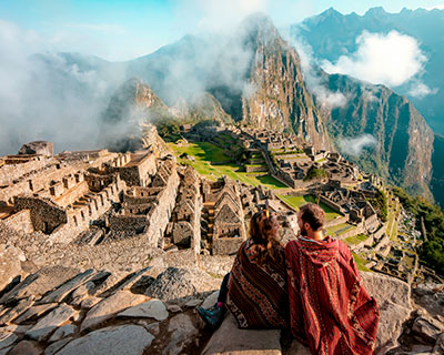 Machu Picchu una de las 7 Maravillas del Mundo y sienta como vibra su poderosa energía.