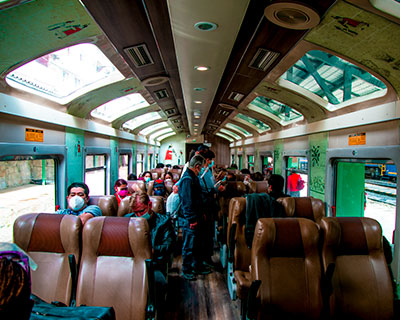 Ollantaytambo, abordará el tren de lujo Vistadome que se dirige a Aguas Calientes.